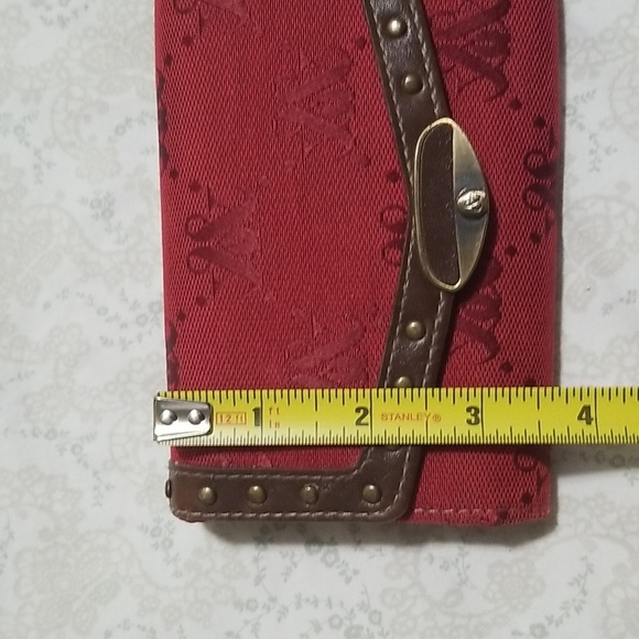 Elegant Red Wallet with Brown Accents - Picture 9 of 9